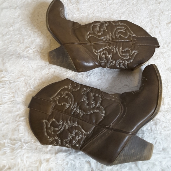 Maurices Shoes - cowboy boots. Please read description